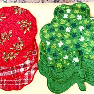 2 sets of 4 reversible quilted holiday placemats.